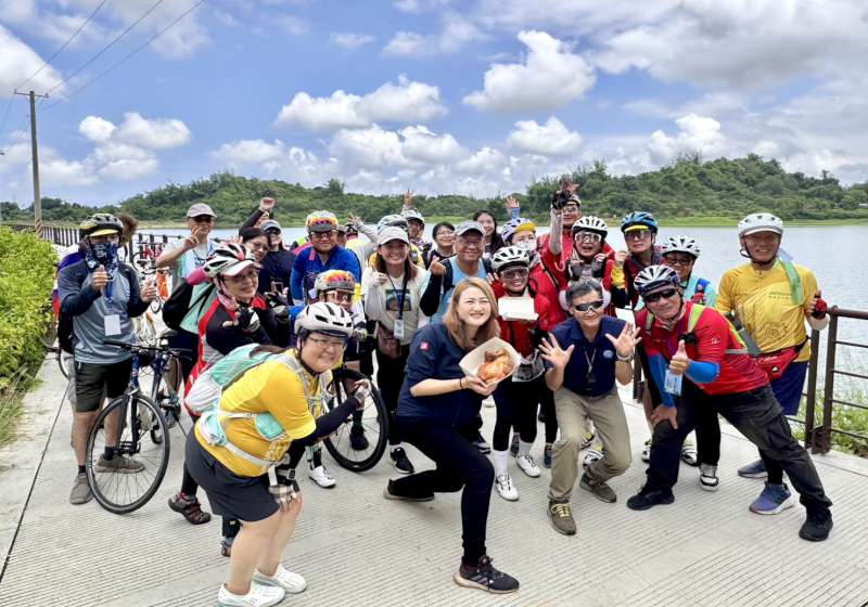 高雄乘風而騎開跑 觀音湖生態單車遊帶民眾探索山湖風光