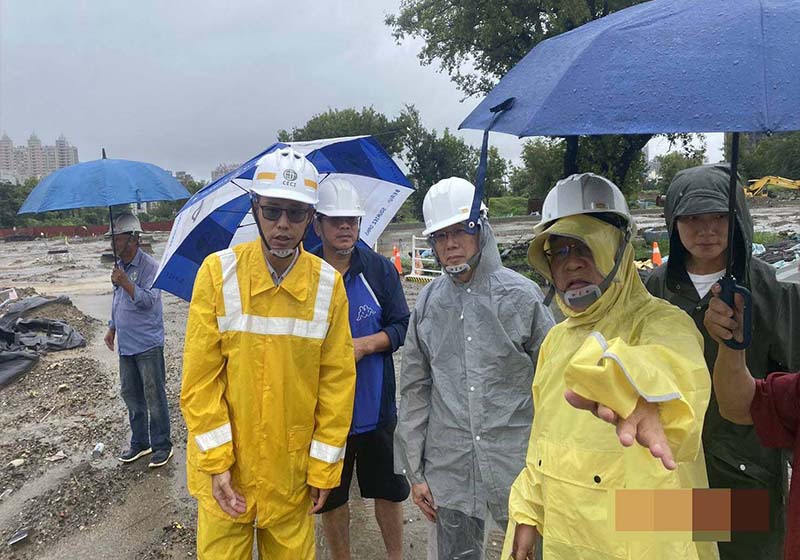連日豪雨高市地政局訪視前鎮區凱得街新建工程 要求施工團隊落實防汛整備工安管理