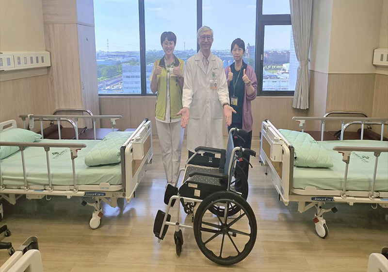 高雄秀傳紀念醫院護理部領先全台原位如廁照護 助行動不便病友找回自信尊嚴
