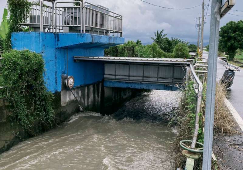 雙颱致瞬間強降雨高市美濃、旗山溪水暴漲 農水署高管處開啟閘門跨單位掌握水情