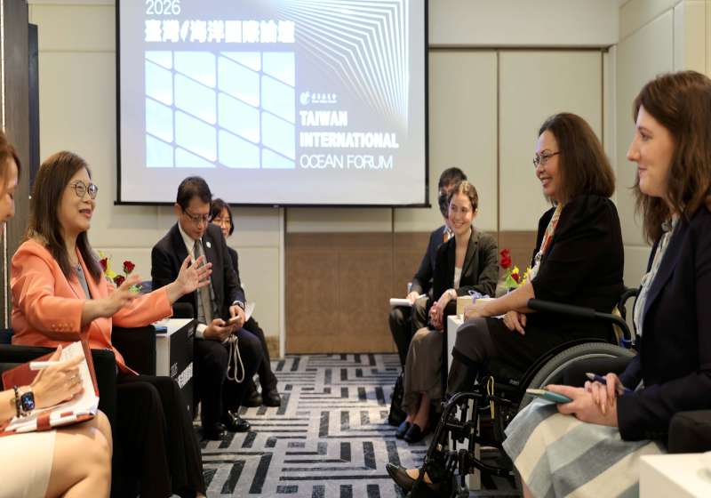 海委會2026臺灣海洋國際論壇 美聯邦參議員達克沃絲與主委管碧玲對話印太海安等