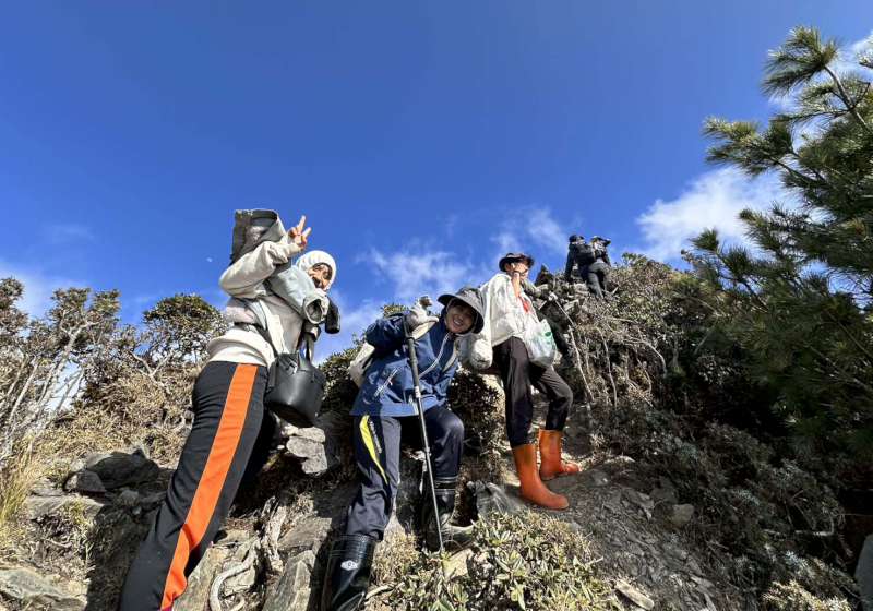 高市桃源區桃源國中114學年度山野教育課程 師生攻頂小關山挑戰自我