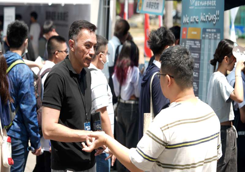 高科大校友中心2026就博會第二場 逾百家企業建工校區招募5675名新血