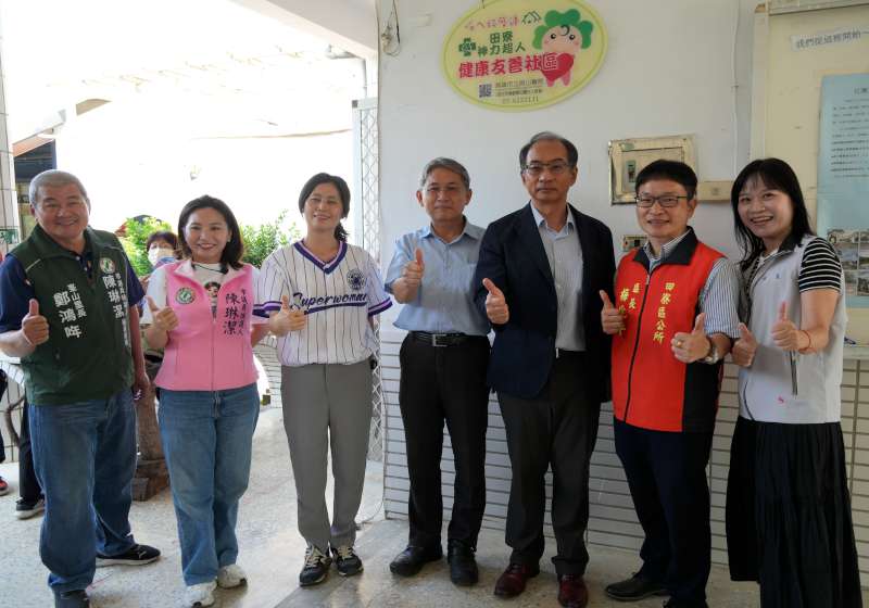 高市岡山醫院健康友善社區進駐田寮里揭牌 非接觸式健康檢測系統開放長者體驗