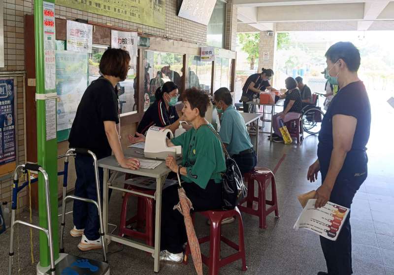 高醫岡山醫院健康醫站式服務活動 前進高市左營區勝利國小宣導預防保健