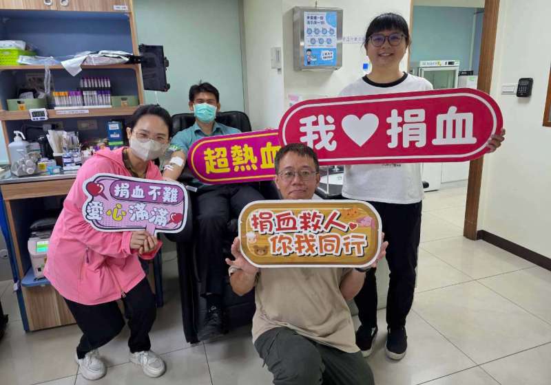 中華郵政高雄郵局前進前金捐血室 為期4天邀民眾挽袖捐熱血送溫情