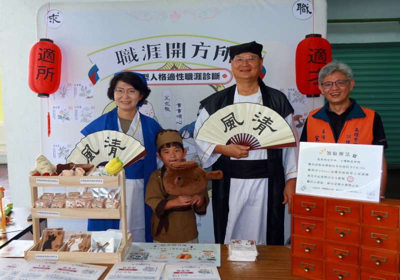 高市勞工局訓就中心邀36家企業前進苓雅運動中心 招募逾千名新血初步媒合率52.35%