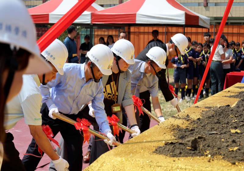 高市林園區林園國小勵志、敬業樓拆除新建動土 預計118學年度完工啟用