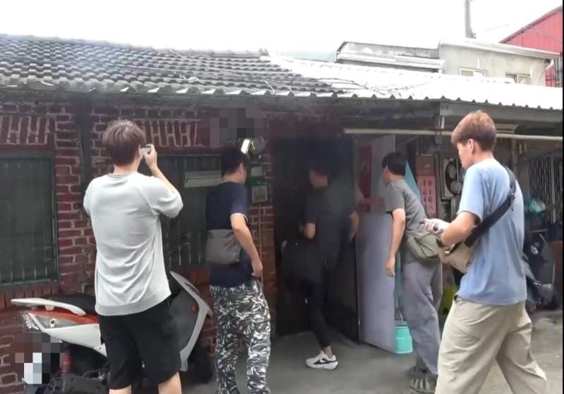 屏市2男涉陋巷租屋掩護販毒裝電眼監視 高市刑大跨區前後包抄逮人送辦